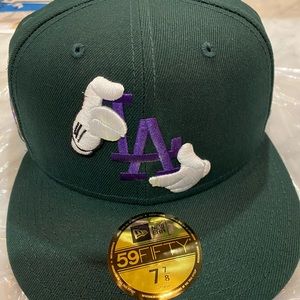 Mickey Hands Los Angeles Dodgers 75th World Series